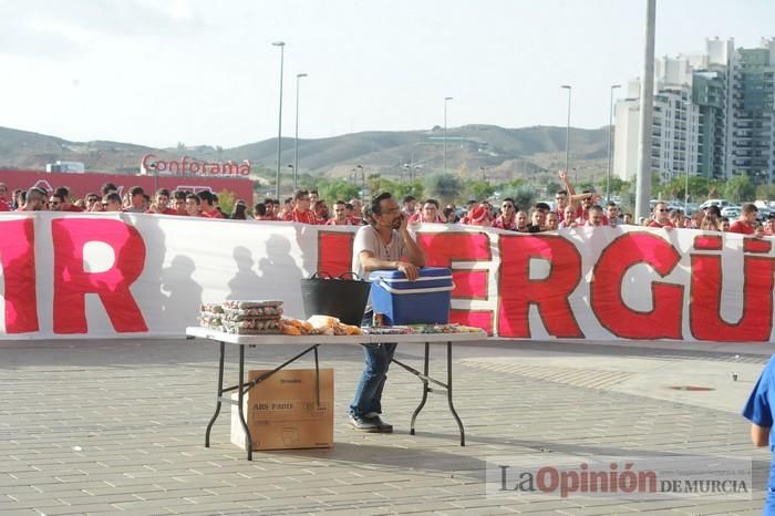 Tensión en la puerta de Nueva Condomina