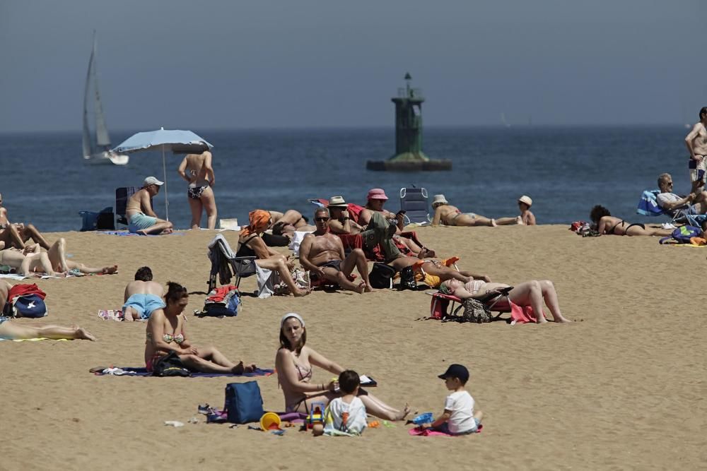 Día de playa en Gijón.