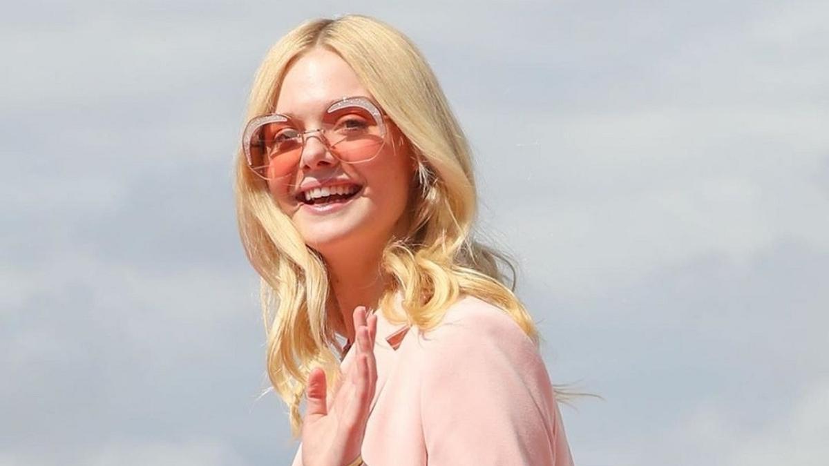 Elle Fanning, con el traje de Sandro en Cannes