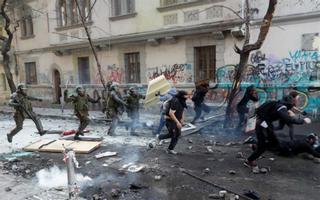 En Chile no cesan los enfrentamientos entre manifestantes y la policía