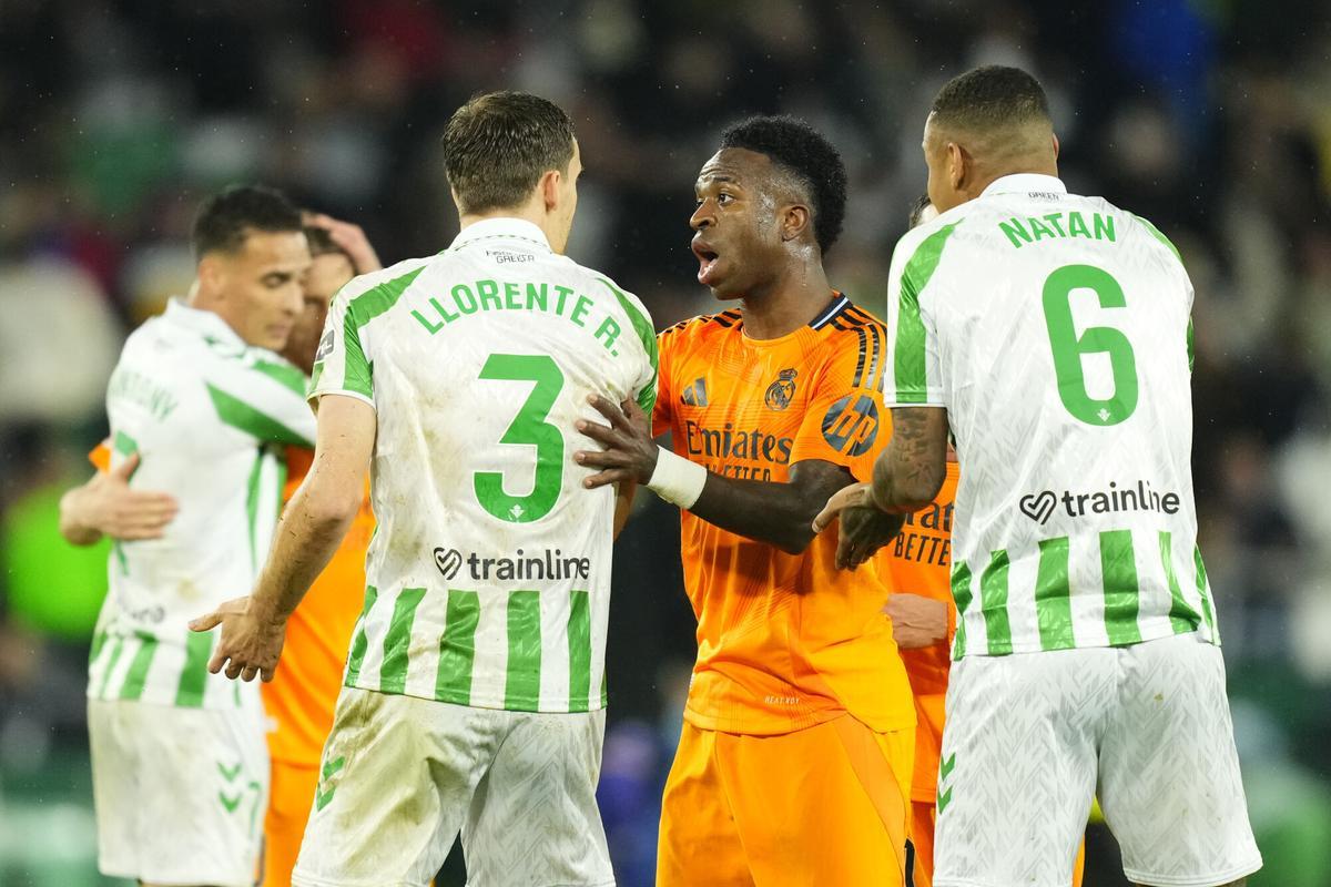 Vinicius, durante el partido ante el Betis