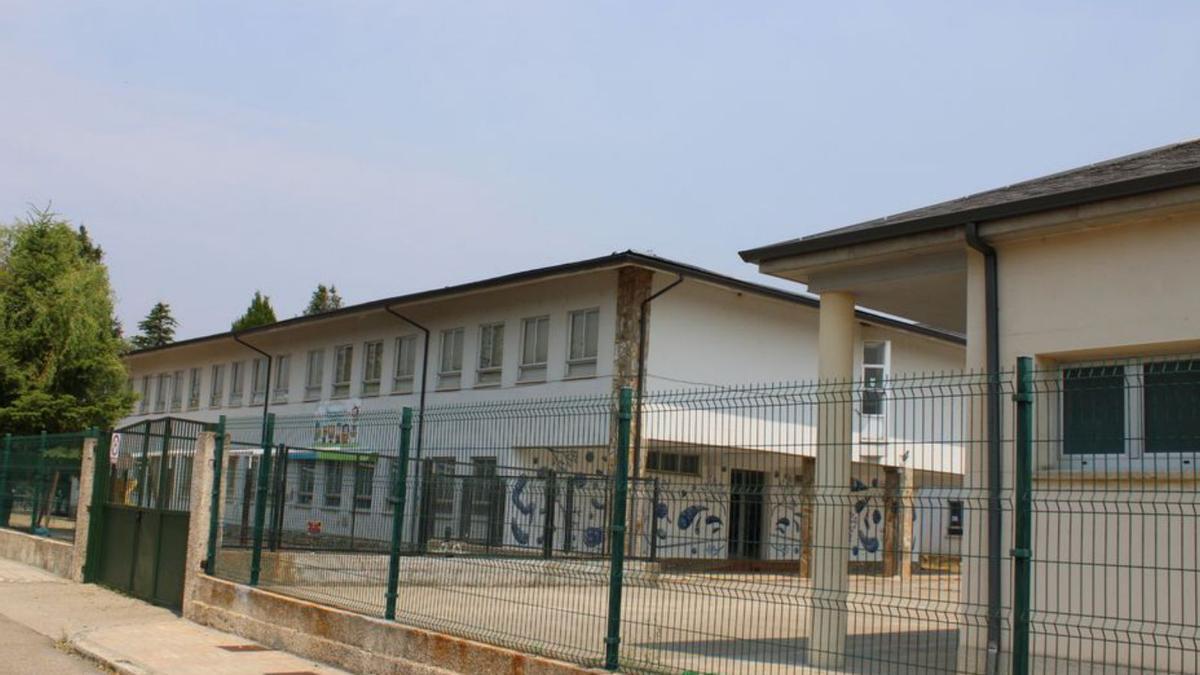 Exterior del centro educativo de Puebla de Sanabria | A. Saavedra