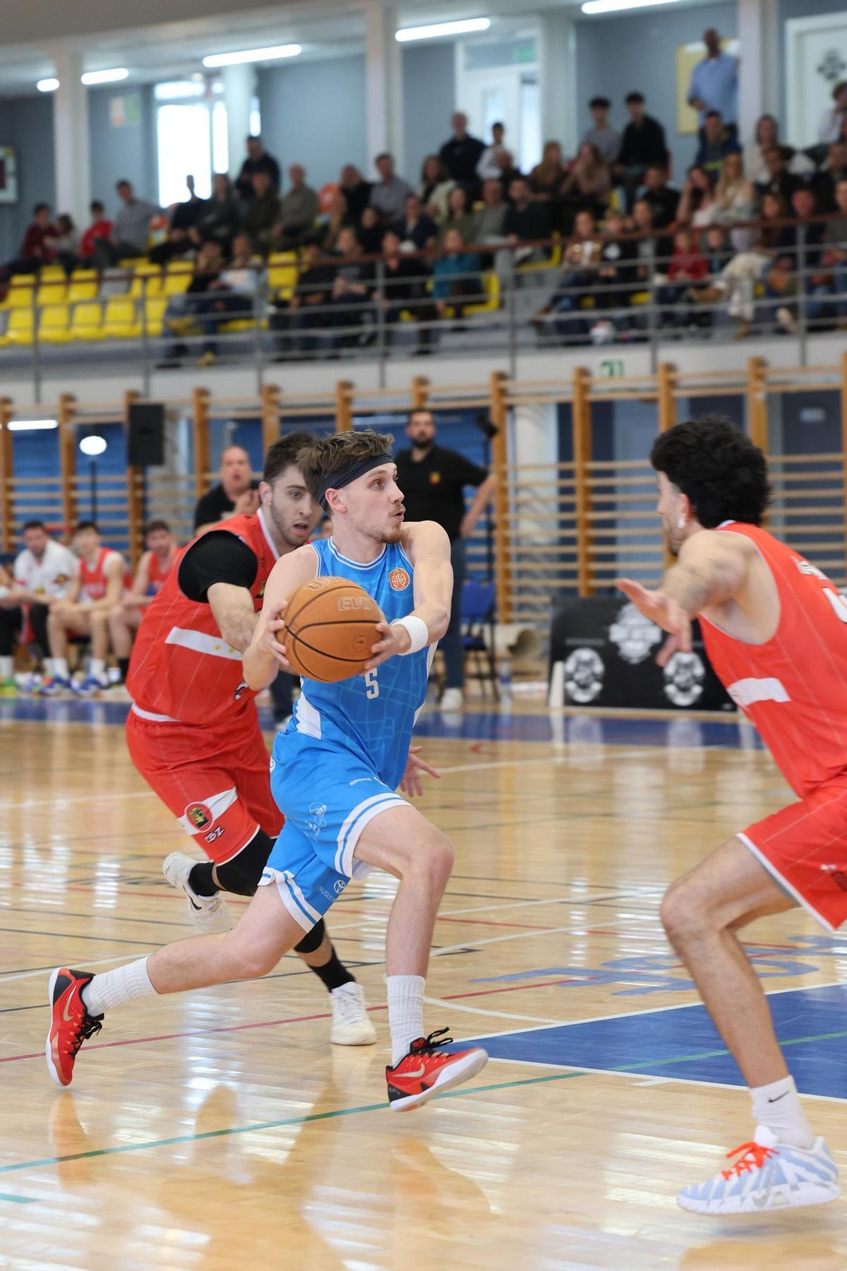 Galería: el Class Sant Antoni derrotó al CB Zaragoza por 94 a 66