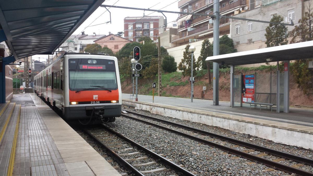 Un tren de FGC a l'estació de Manresa Alta