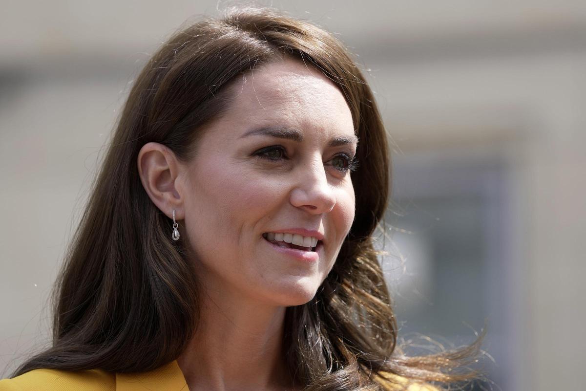 Kate, princesa de Gales de Gran Bretaña, visita Dame Kelly Holmes Trust y se reúne con algunos de los jóvenes que apoya la organización benéfica, el 16 de mayo de 2023, en Bath, Inglaterra