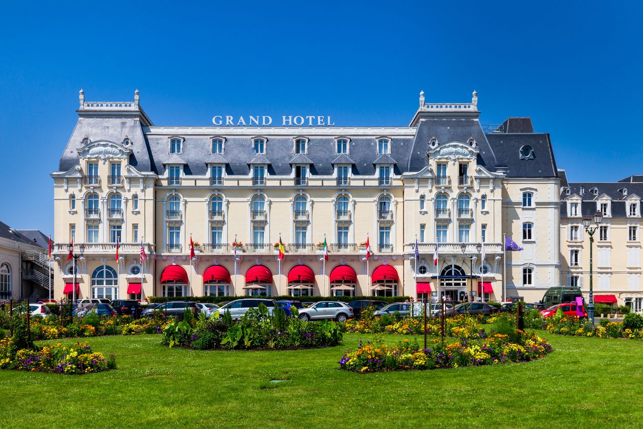 El Grand Hotel de Cabourg sigue alzándose orgulloso