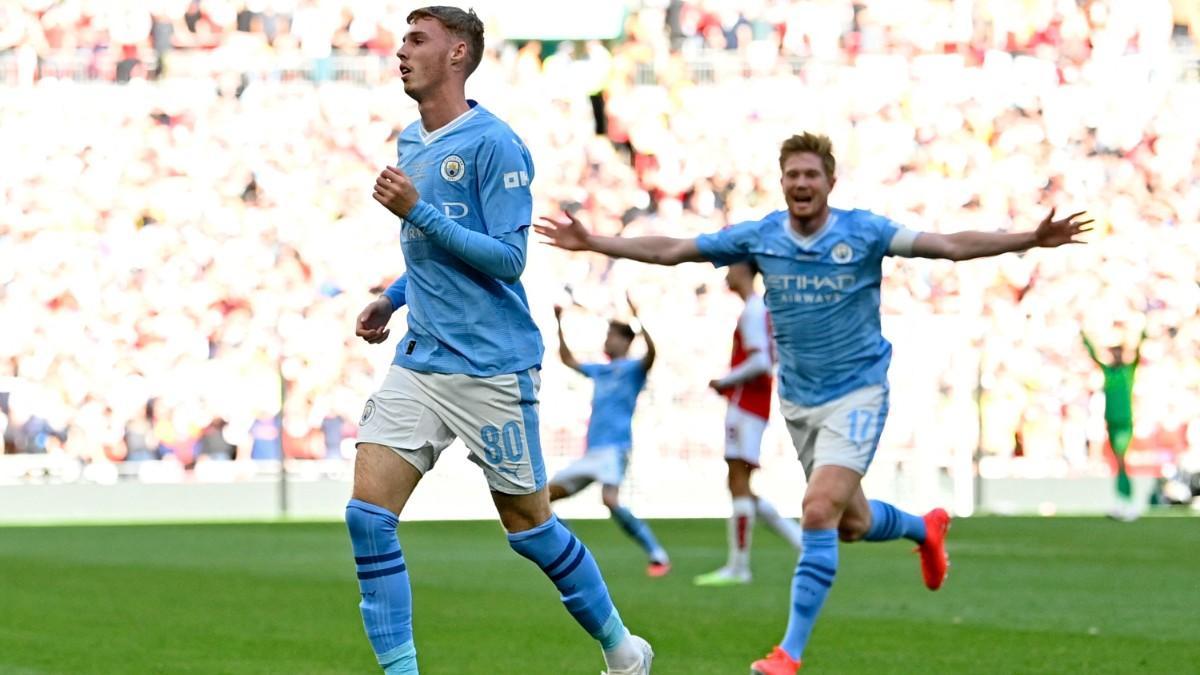 Cole Palmer celebrando su gol al Arsenal