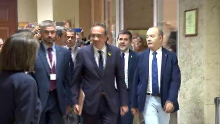 Els presos electes entren al Congrés i al Senat per presentar les credencials