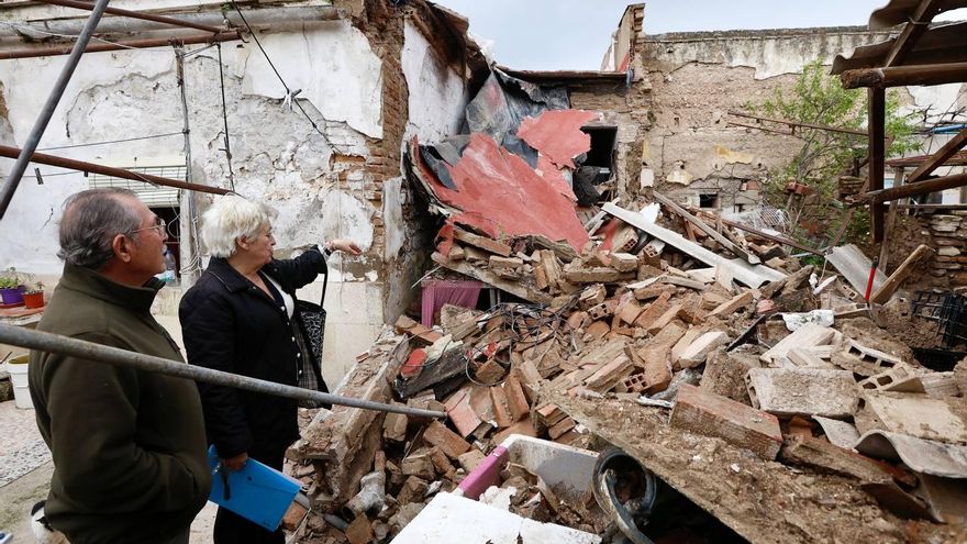 Derrumbe de una casa antigua en el Cordel de Écija