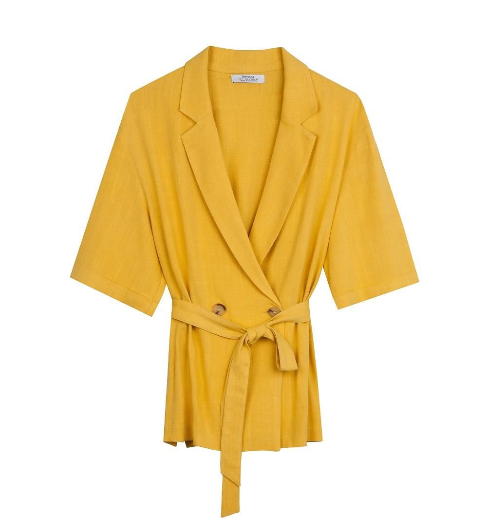 Blazer de lino tipo kimono, de Bershka