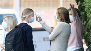 A la princesa Leonor le han tomado la temperatura a su llegada al colegio Santa María de los Rosales, en Madrid.