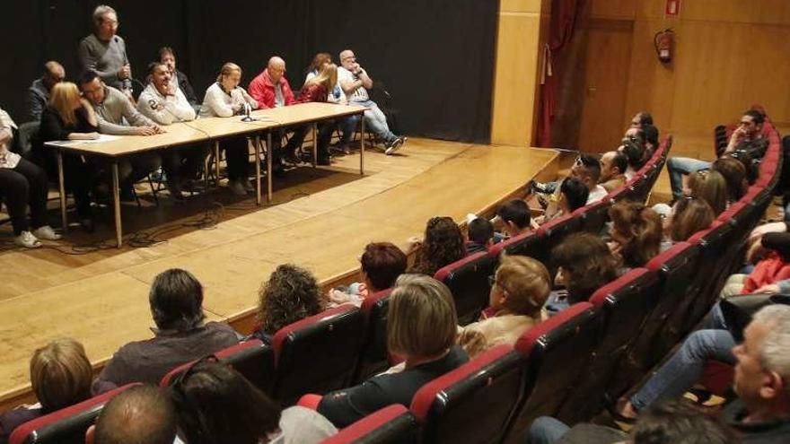 Asamblea de empleados de Pescanova, ayer en Redondela. // A. Villar