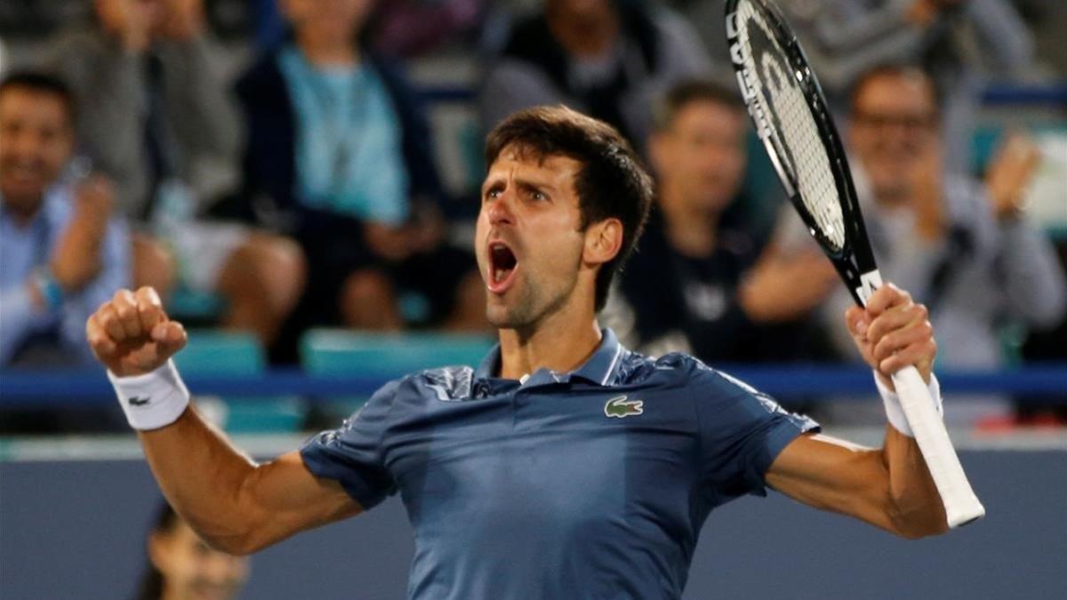 Novak Djokovic celebra su primer éxito de la temporada.