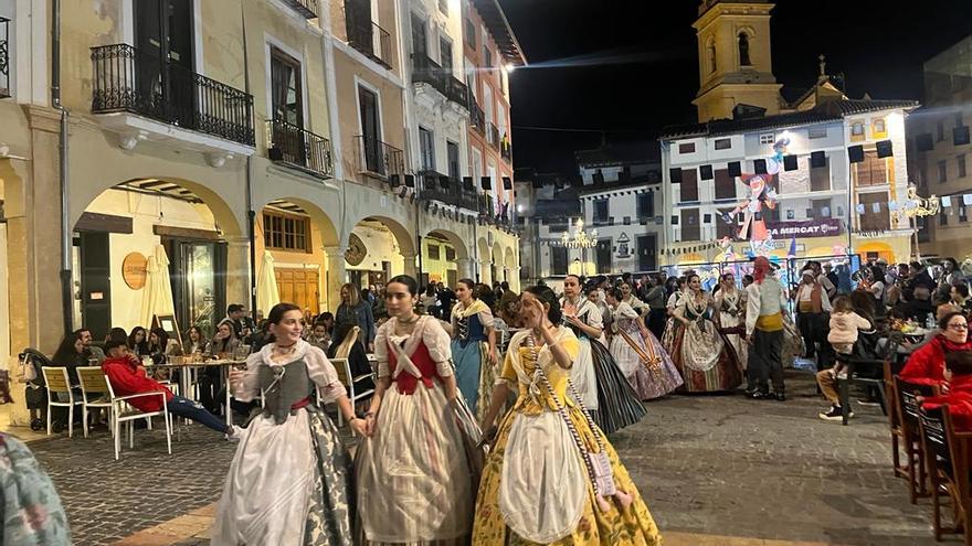 La Ofrenda espera a más de 2.000 falleros en Xàtiva tras una ‘recorreguda’ masiva con nuevo itinerario