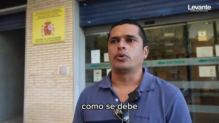 Efrain explica su proceso de regularización