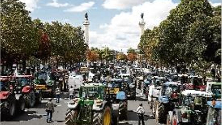 Els agricultors es van manifestar a París.