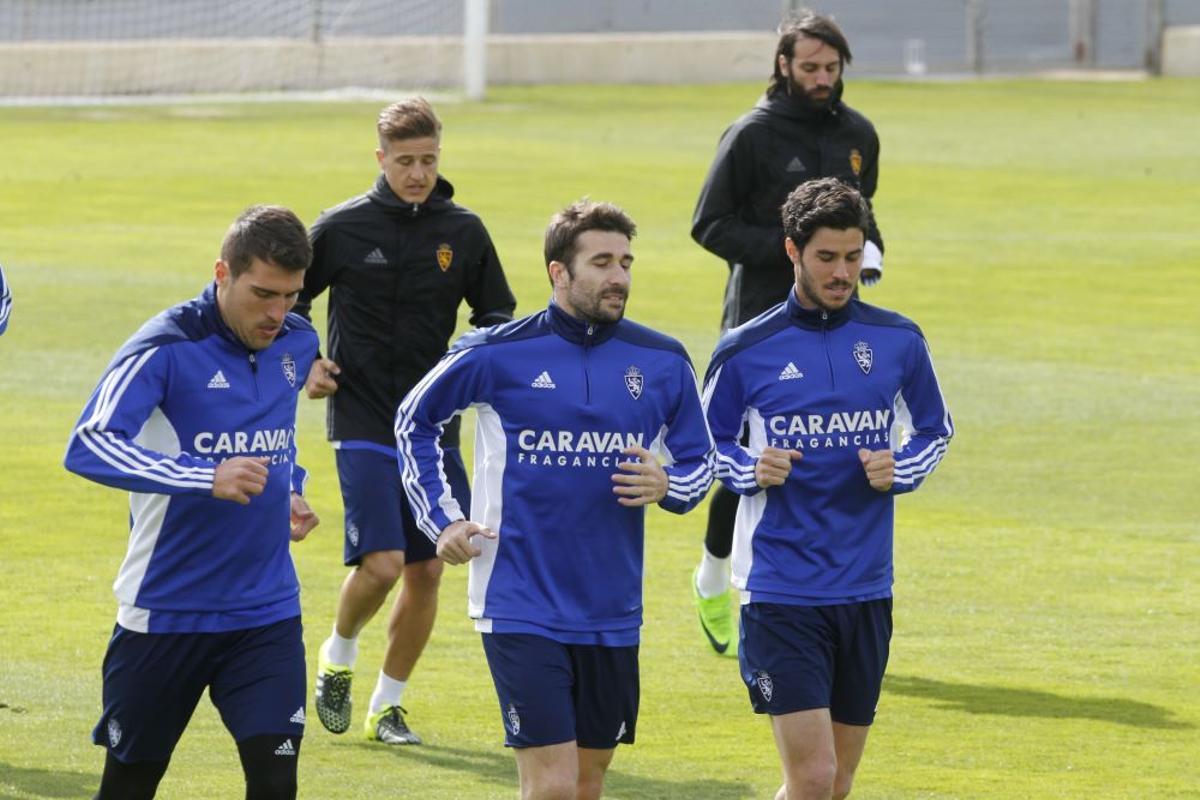 Zapater, Cani y Edu García, en un entrenamiento de la temporada 16-17.