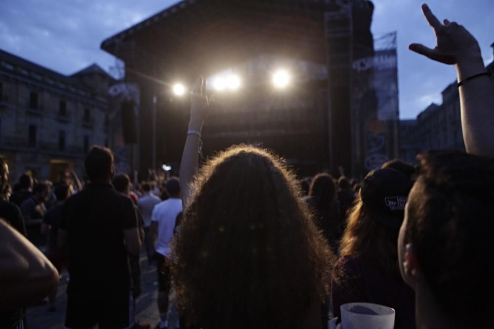 Primer día de festival de la mano del "Tsunami Xixón"