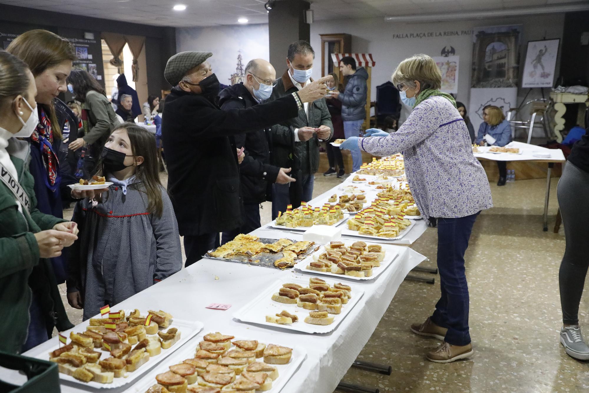 Reina-Paz agota mil torreznos sorianos en el Quinto y Tapa más original de las Fallas