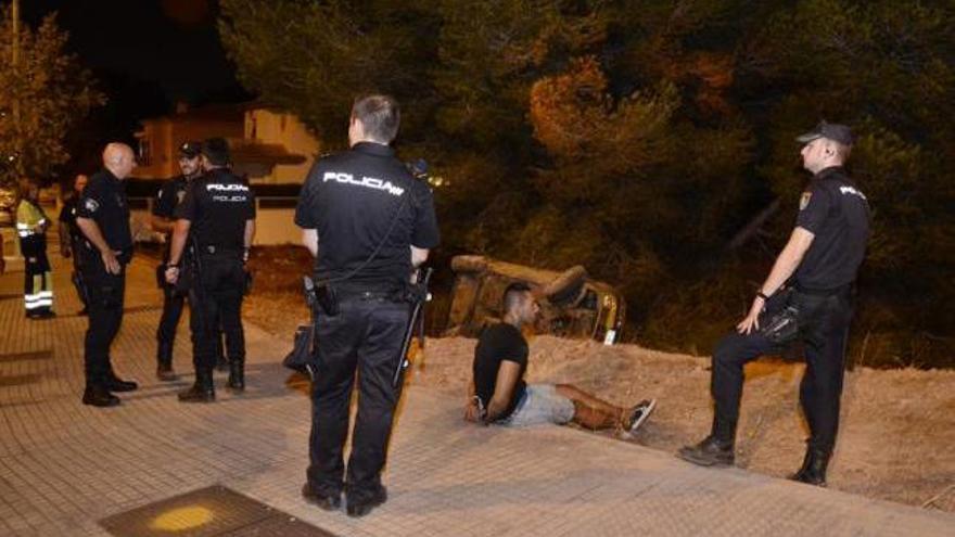 Detenido en Palma tras huir de un control policial y volcar su coche