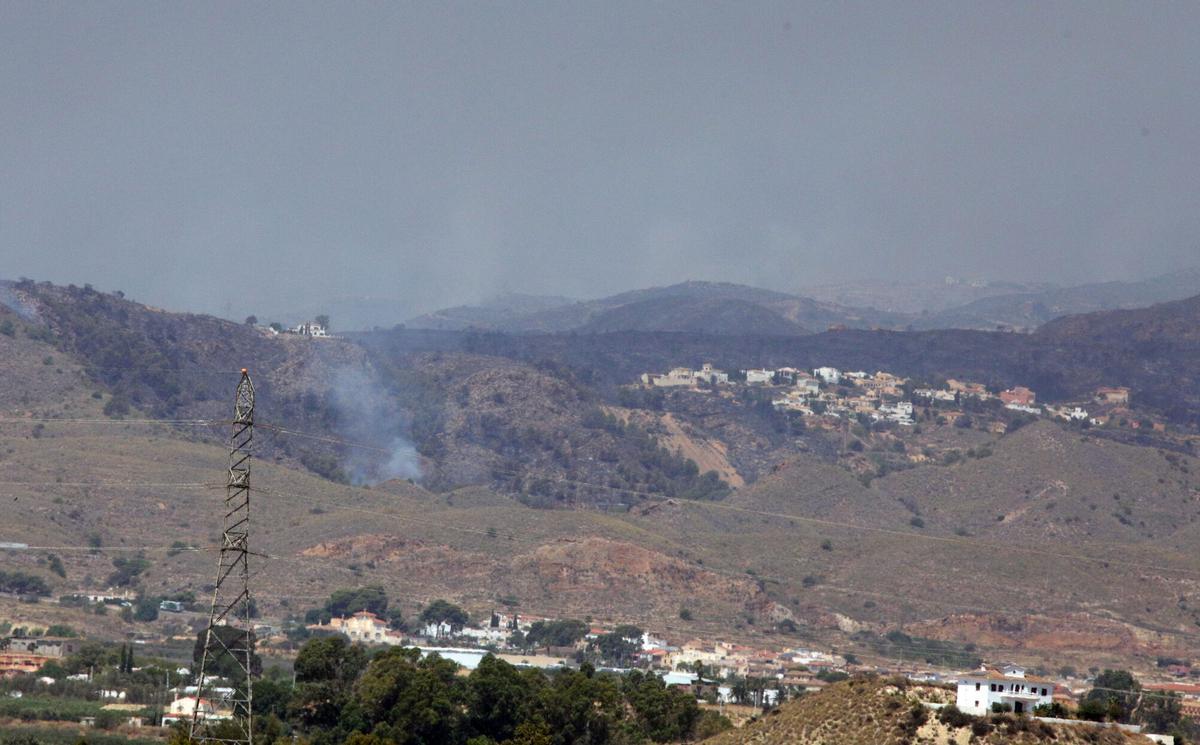 El pueblo almeriense de Bédar, en la sierra de los Filabres, afectado por el incendio de Los Gallardos (Almería). EFE/Pepe Torres