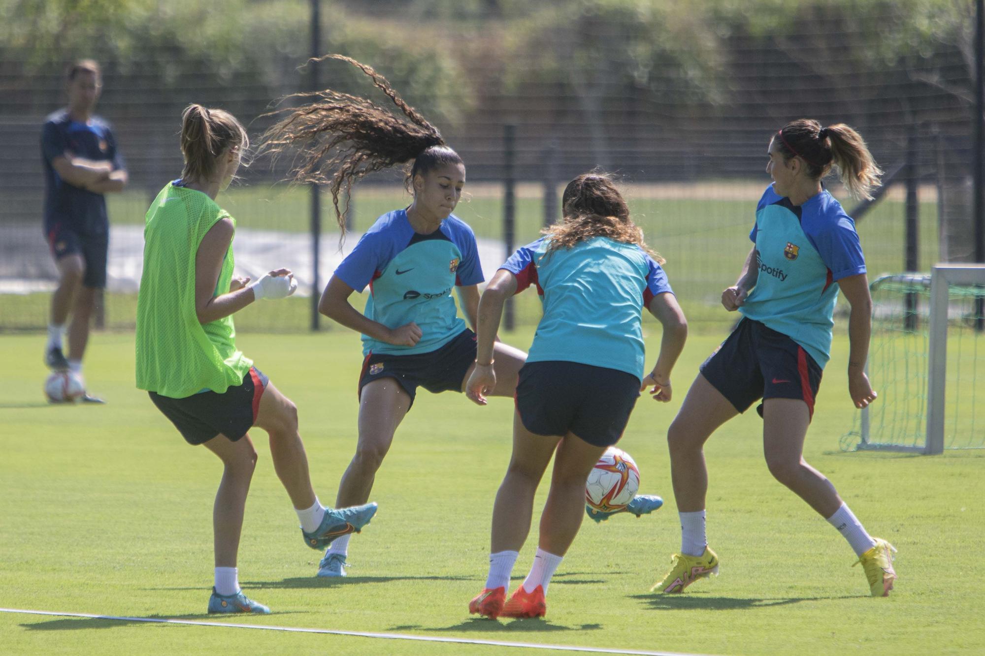 Sessió d'entrenament del Barça femení a la Vall d'en Bas