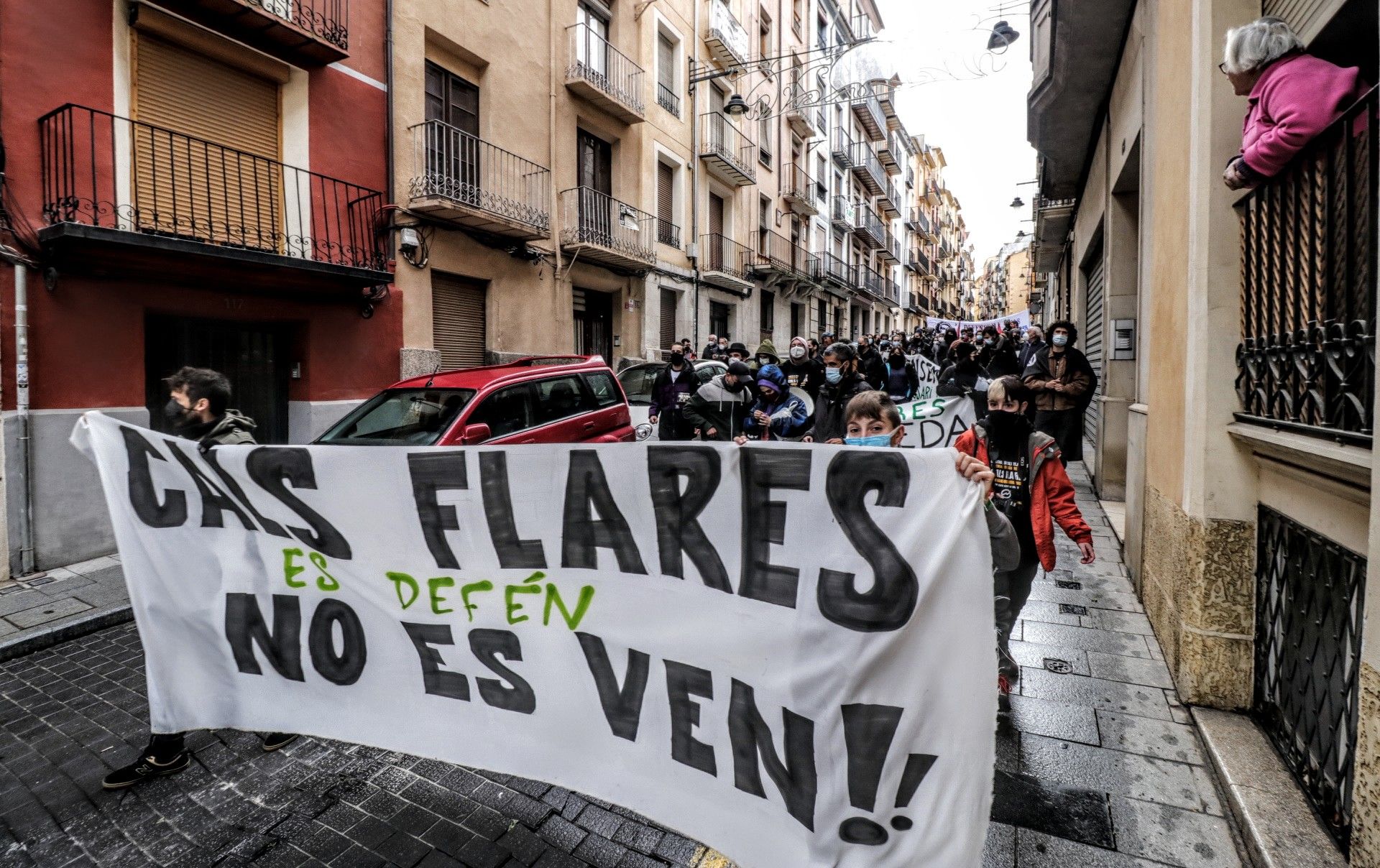 Varios centenares de personas se manifiestan por el centro social Cals Flares de Alcoy