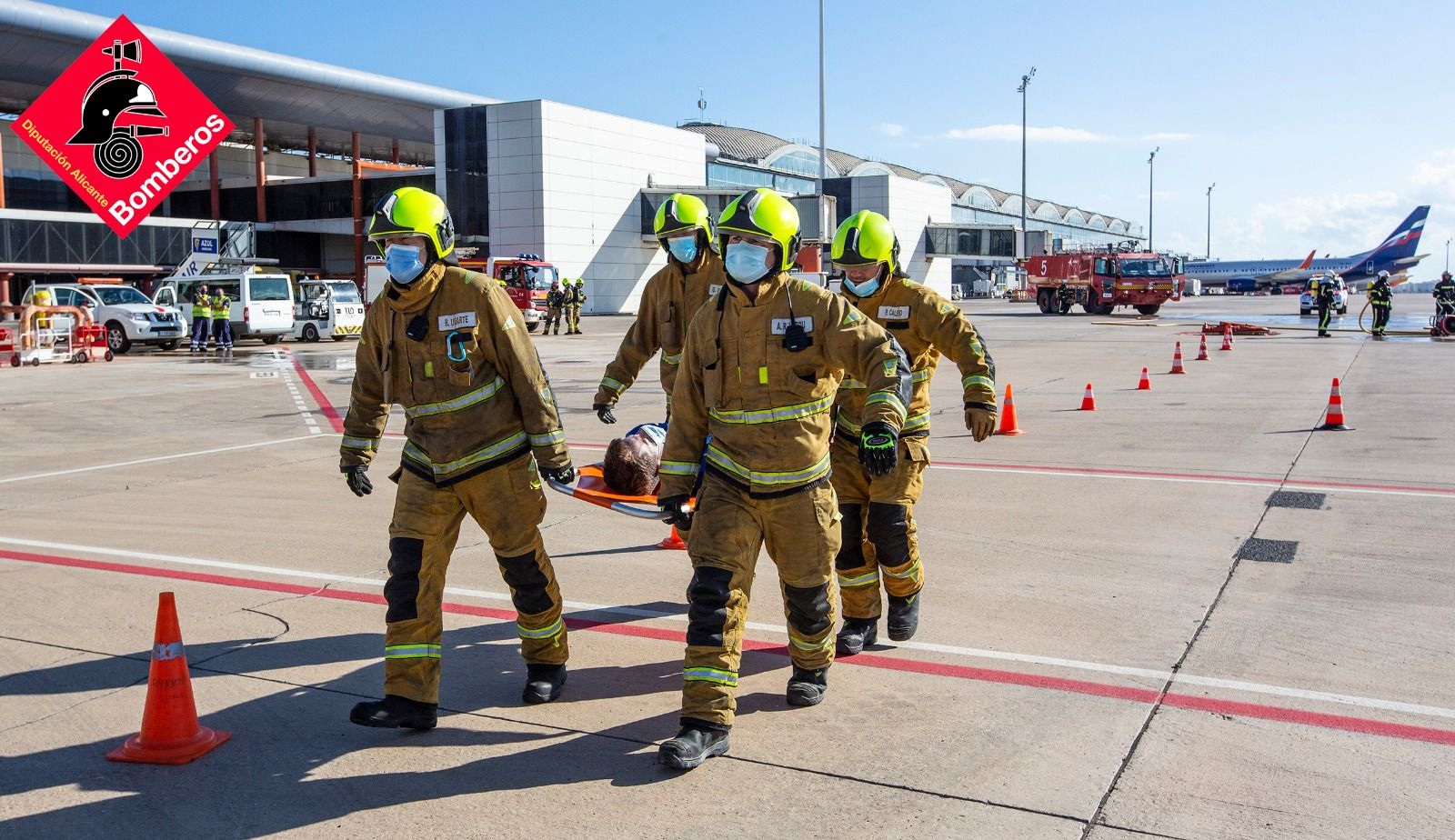 Simulacro de accidente aéreo en el aeropuerto de Alicante-Elche