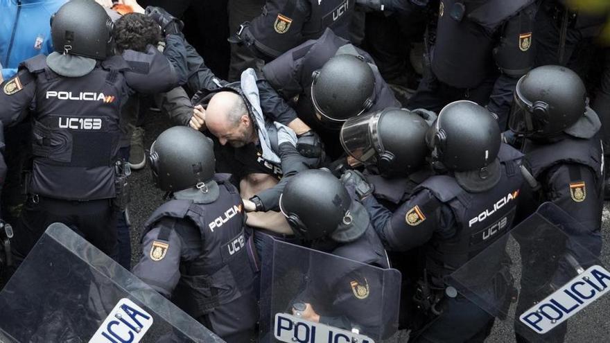 La fiscalía considera que las cargas policiales &quot;no afectaron a la convivencia&quot; en el 1-O