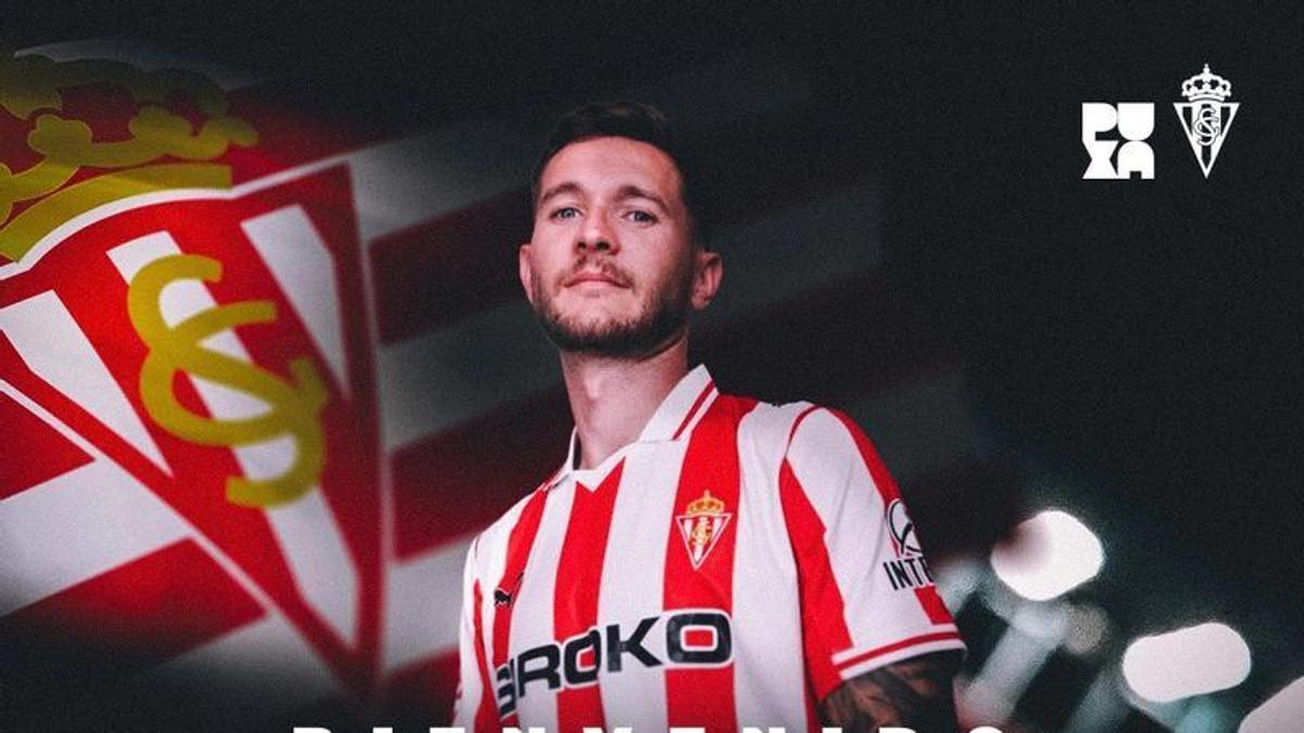Jorge Sáenz, con la camiseta rojoblanca del Sporting