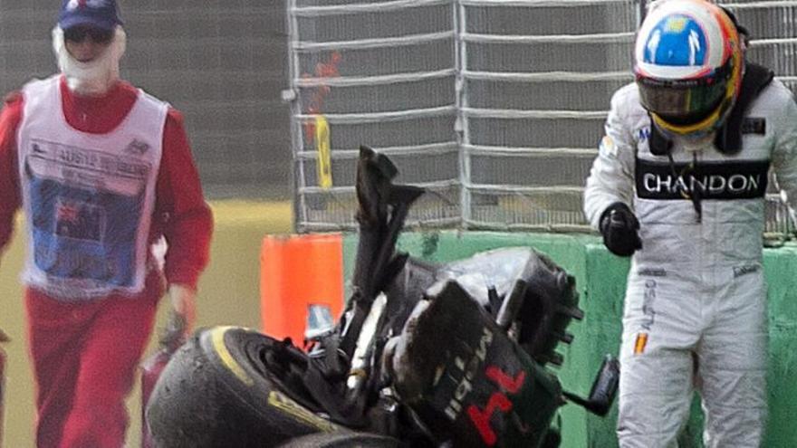 Alonso tras su accidente en el GP de Australia.