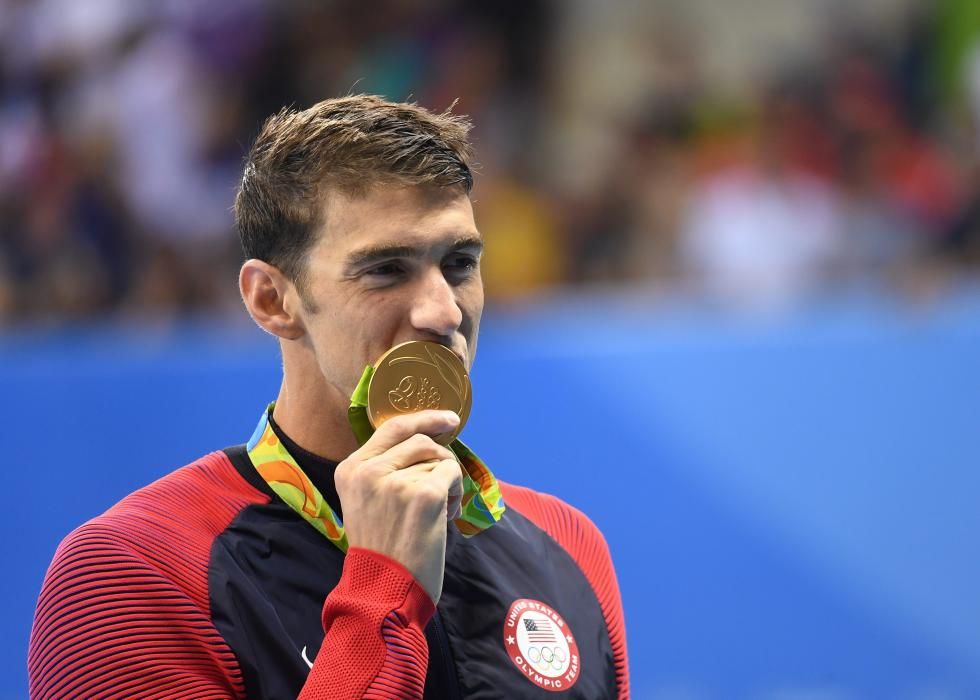 Michael Phelps logra dos medallas de oro.