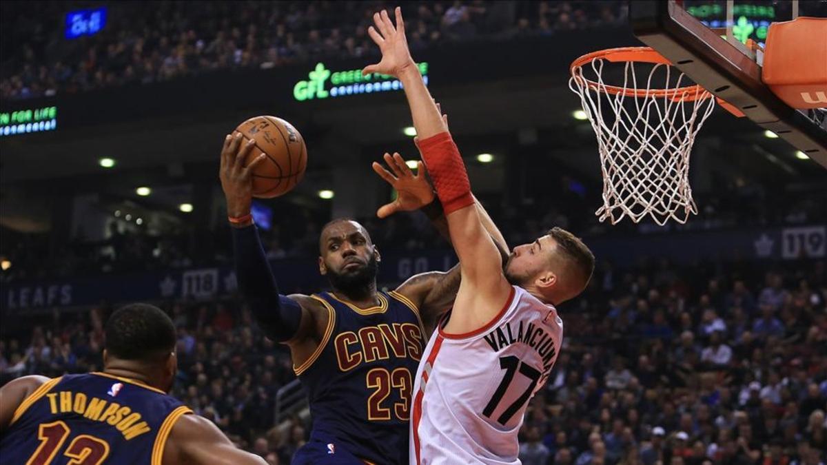 LeBron James, contra Toronto Raptors