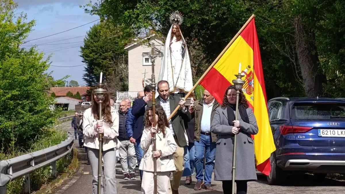 VÍDEO: Así fue la procesión de El Encuentro en Villardeveyo, Llanera