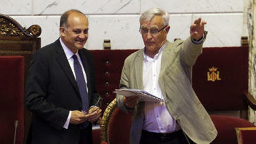 Joan Calabuig y Joan Ribó, en el estrado de la presidencia en el pasado Pleno de mayo.
