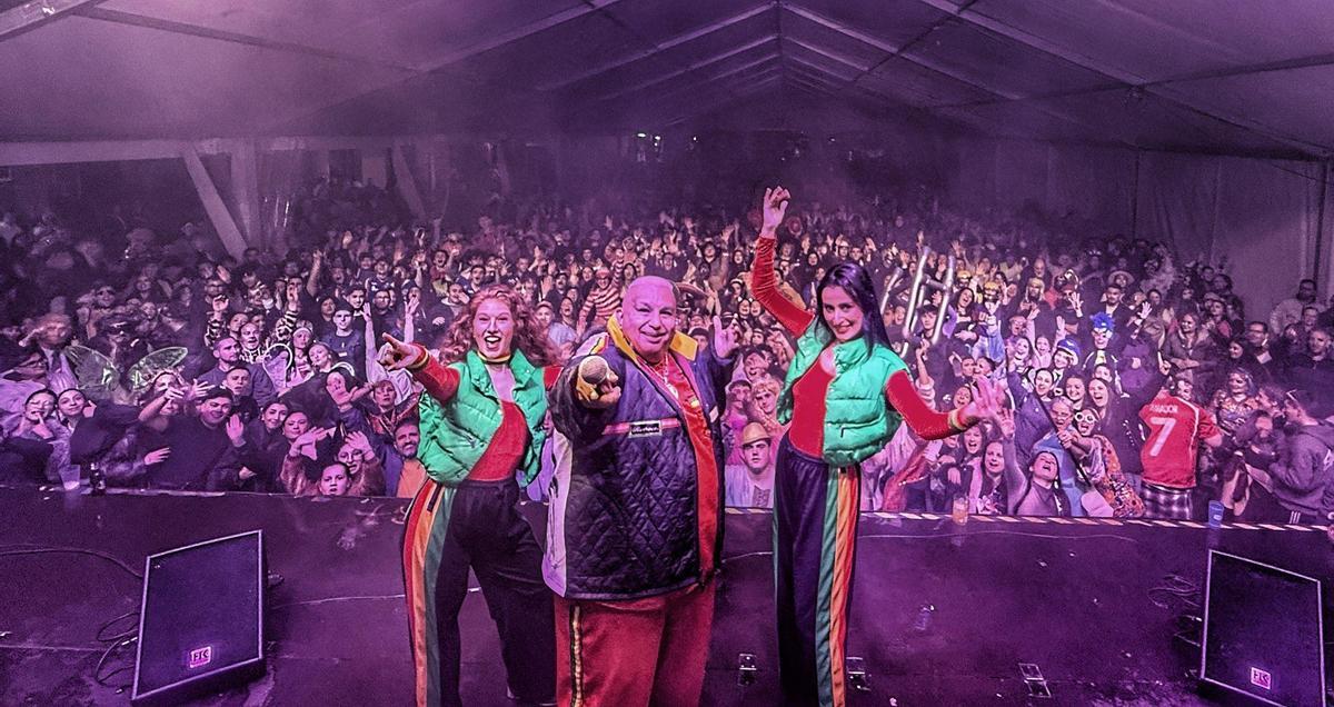 King África, tras rematar a súa actuación en Ribeira.