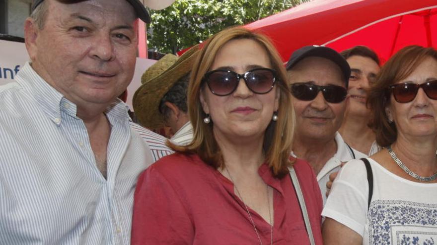 Araceli Poblador, en el centro con camisa roja, será la nueva Subdelegada del Gobierno en Alicante