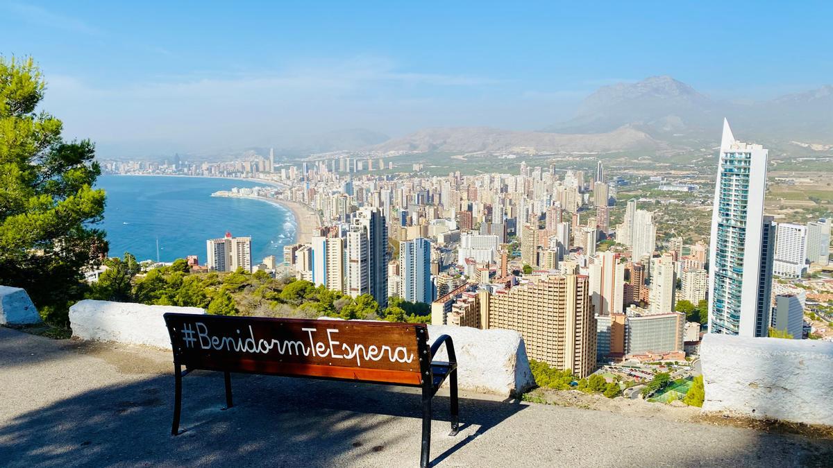 Benidorm ha diseñado y preparado la más increíble variedad de rutas en bicicleta de paseo, carretera, montaña y e-bike.