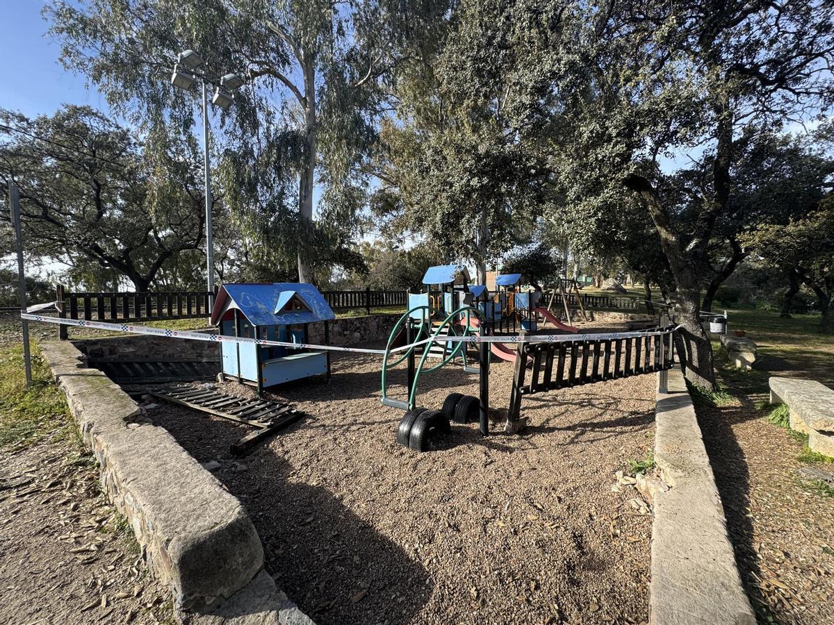 Galería | Vandalismo en el Paseo Alto de Cáceres