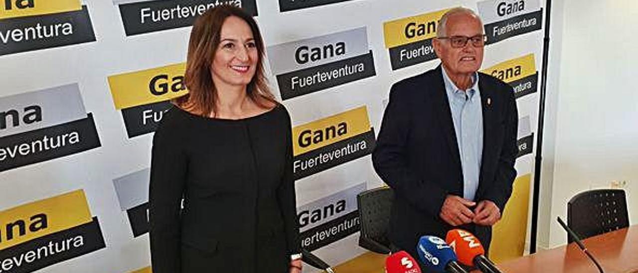 Domingo González Arroyo y Águeda Montelongo el día de la presentación de &#039;Gana Fuerteventura&#039;.