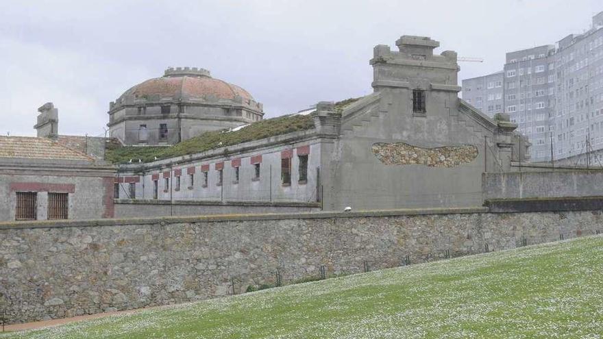 Lateral de la antigua cárcel del que se desprendieron cascotes hace dos años.