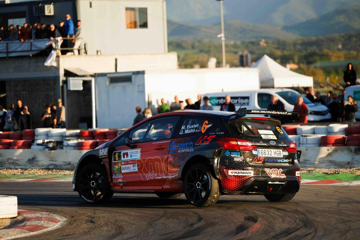 El Ford Fiesta N5 de RMC Motorsport corre durante la primera prueba de la Copa de España de Rallyes de Asfalto