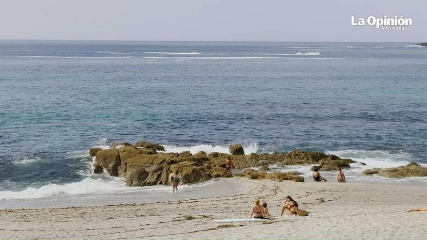 Las playas de A Coruña se llenan en un día con hasta 28 grados de temperatura
