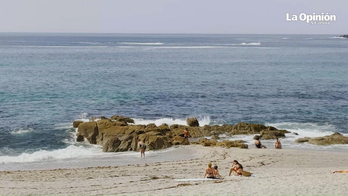 Las playas de A Coruña se llenan en un día con hasta 28 grados de temperatura
