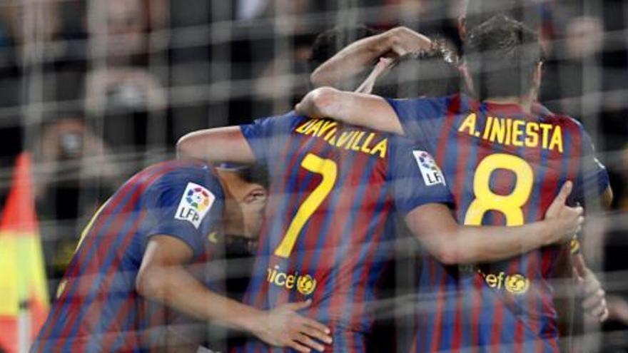 Los jugadores del Barça celebran uno de sus goles ante el Rayo Vallecano.