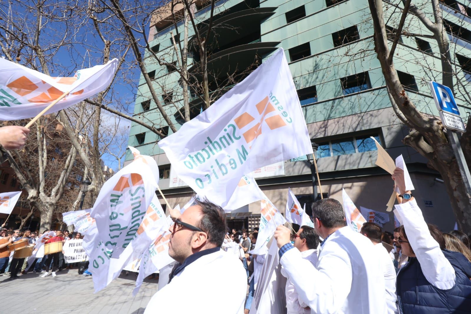 Los médicos valencianos salen a la calle a reclamar mejoras laborales