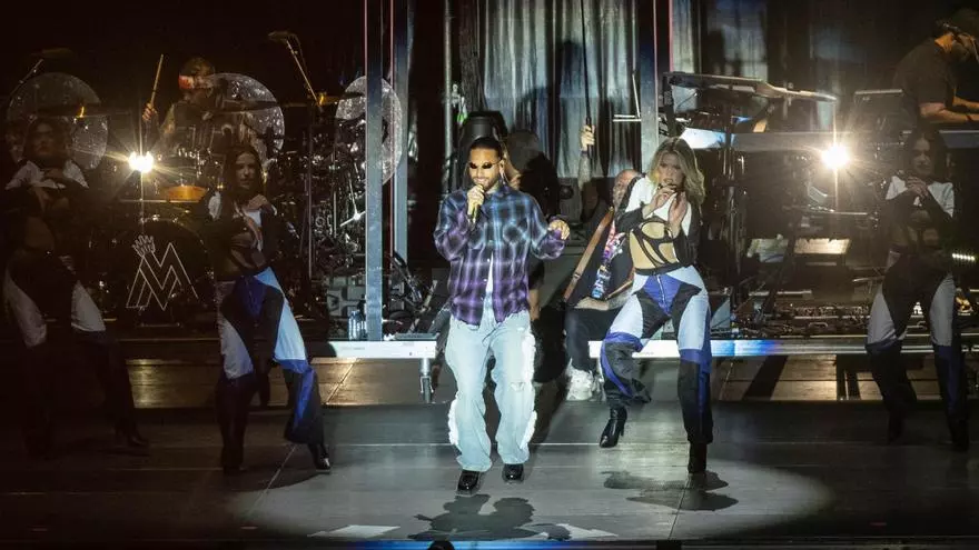 Felicitación de Maluma a una de sus seguidoras en el concierto en Tenerife