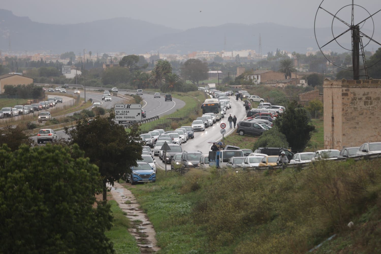 Locura colectiva para ver la exhibición de cazas de combate