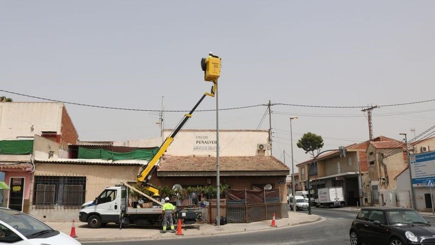 Los vecinos de El Raal estrenan nueva iluminación en 178 puntos de la calle Mayor