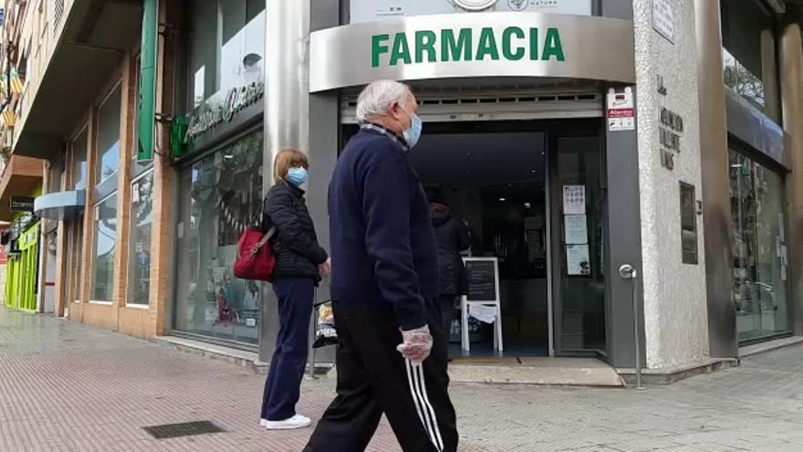 Reparto de mascarillas en farmacias